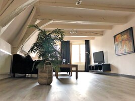 Apartamento City, 2 habitaciones | Minibar, decoración individual, mobiliario individual y escritorio