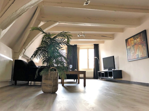 Minibar, décoration personnalisée, ameublement personnalisé, bureau