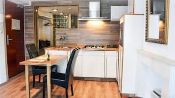 Departamento estándar (Studio) | Cocina privada | Refrigerador, microondas, cafetera y tetera y tetera eléctrica