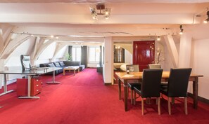 Minibar, décoration personnalisée, ameublement personnalisé, bureau