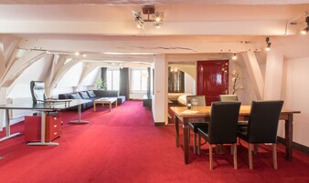 Minibar, individually decorated, individually furnished, desk