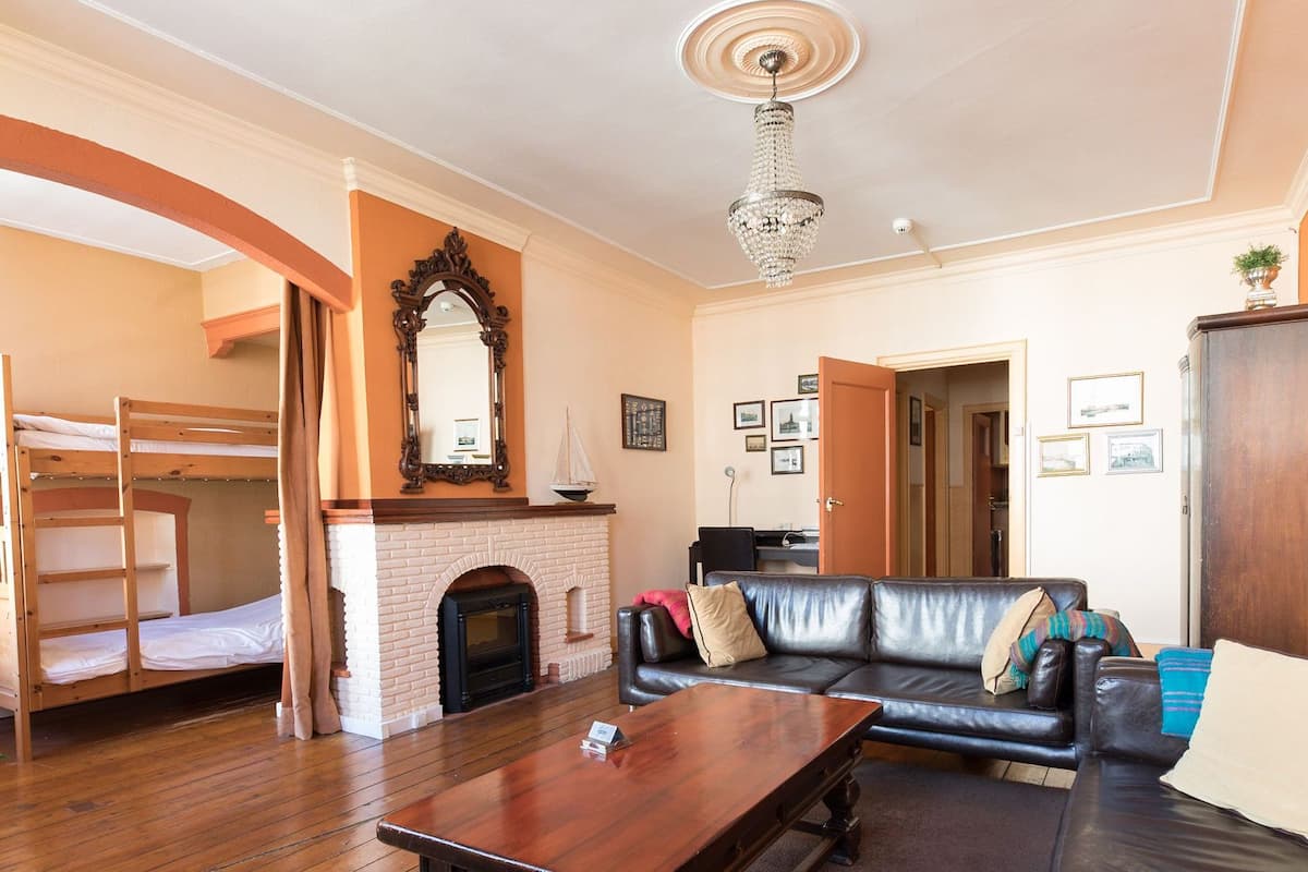 City Apartment, 1 Bedroom | Living area