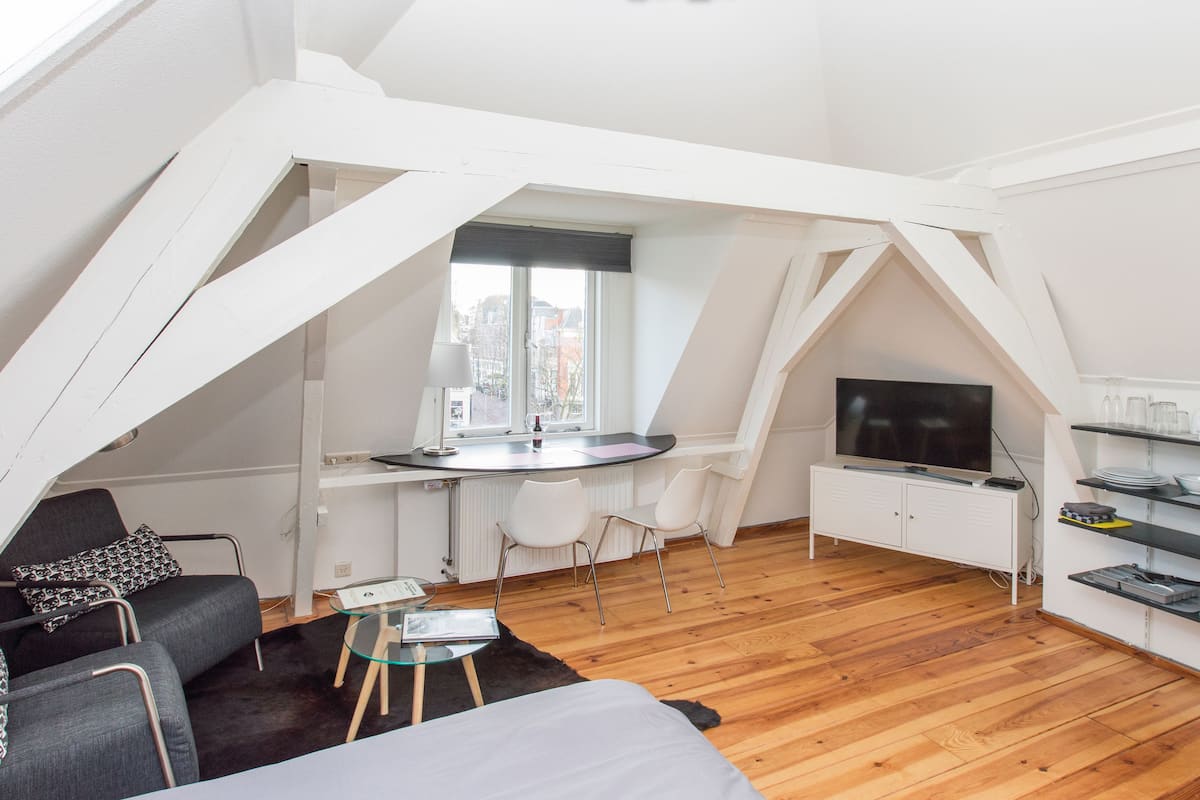 Panoramic Studio, 2 Single Beds, Terrace, City View | Living area