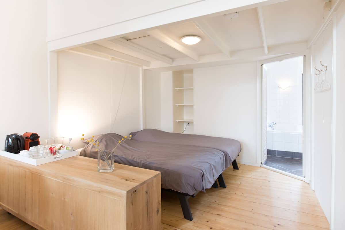 2 bedrooms, minibar, individually decorated, individually furnished