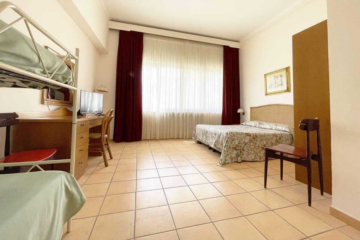 Standard Quadruple Room | Desk, blackout curtains, free WiFi, bed sheets