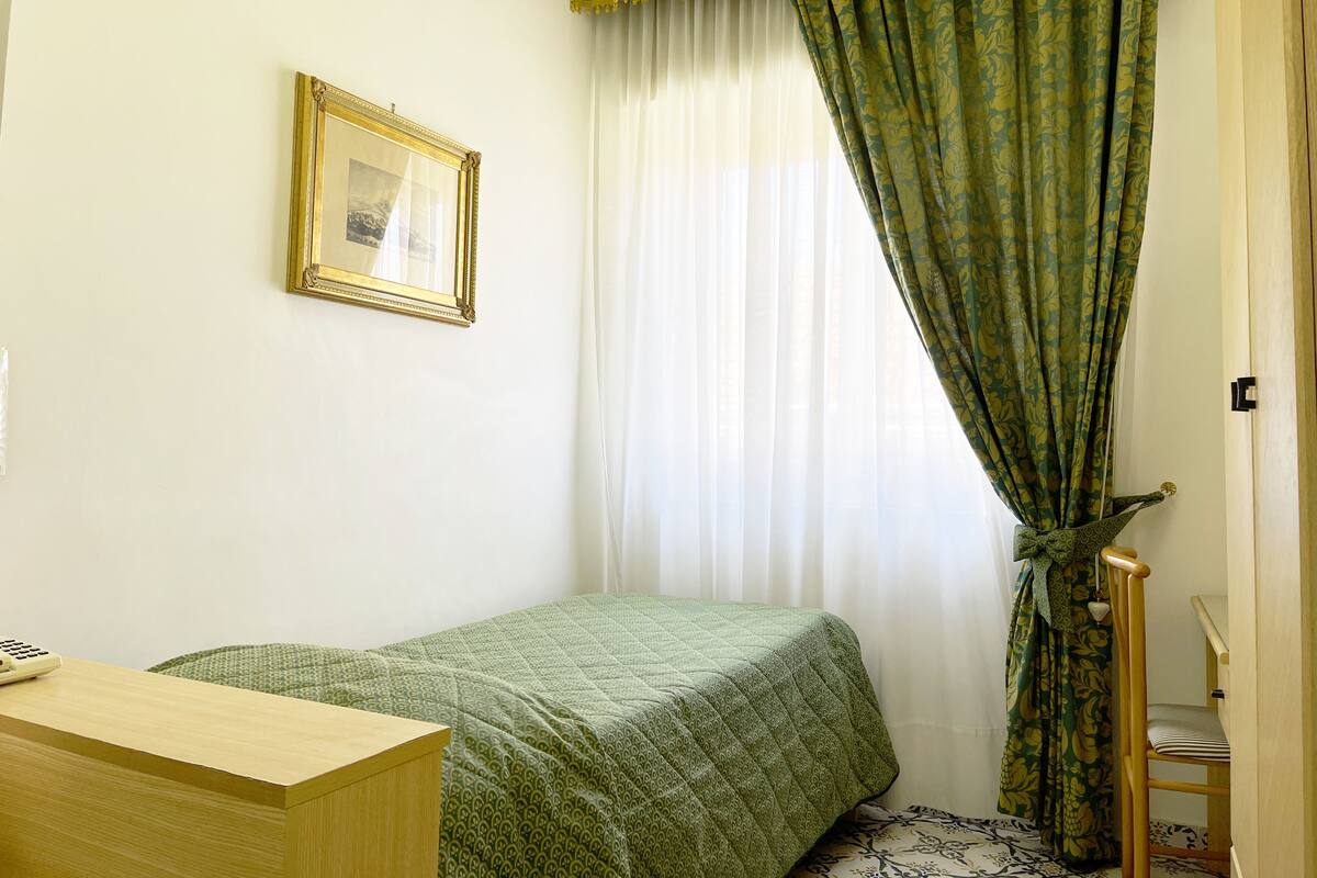Standard Single Room | Desk, blackout curtains, free WiFi, bed sheets