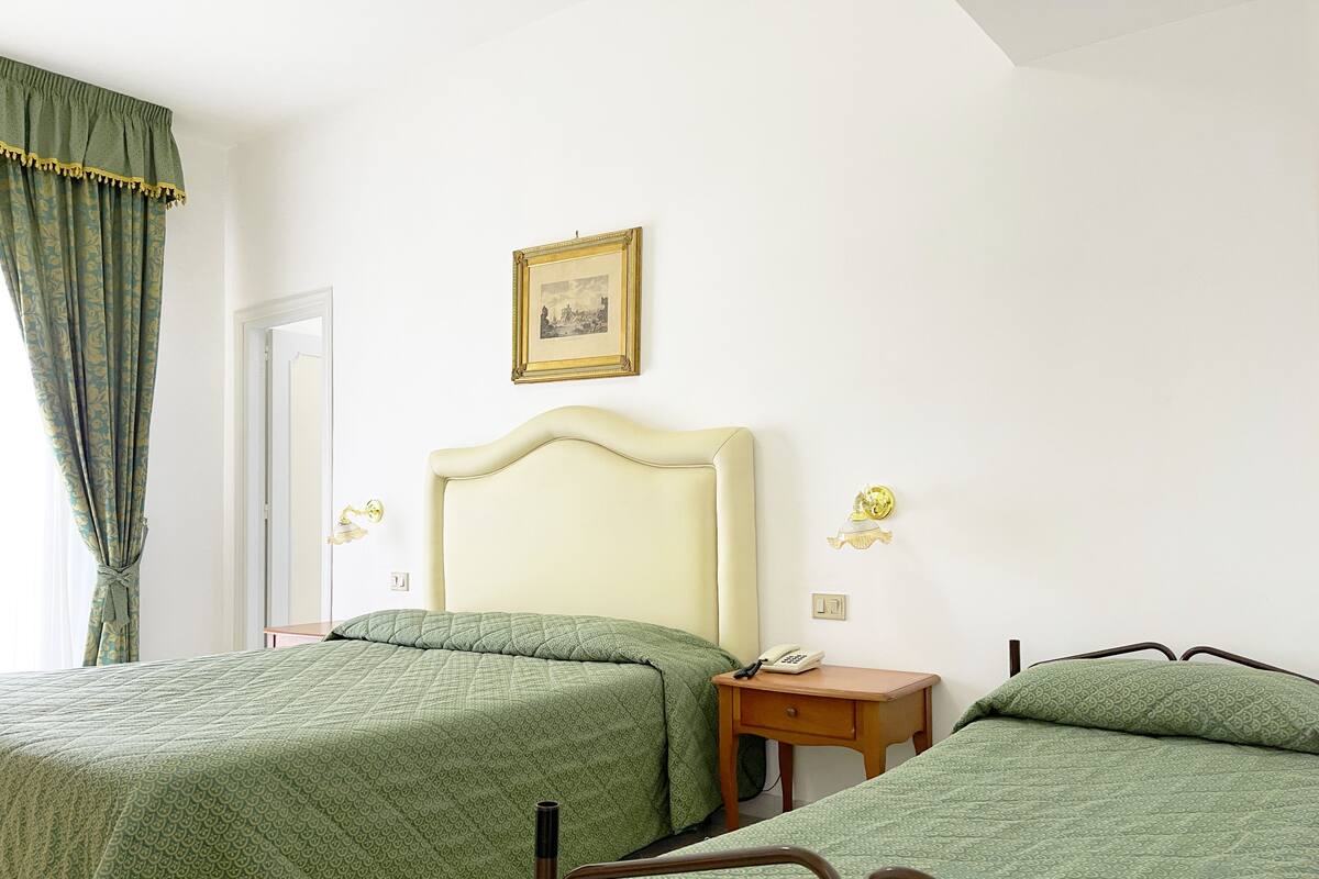 Standard Triple Room | Desk, blackout curtains, free WiFi, bed sheets