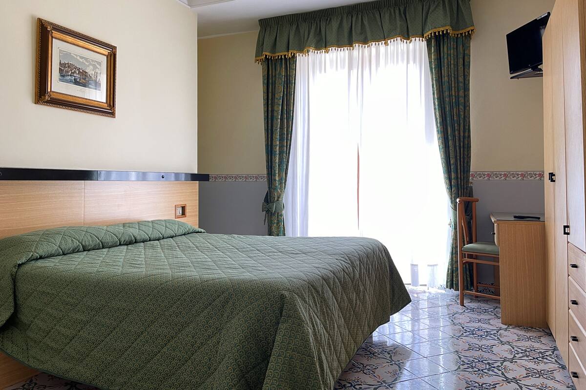 Classic Double or Twin Room | Desk, blackout curtains, free WiFi, bed sheets