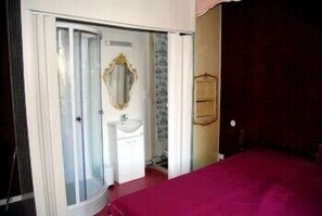 Décoration personnalisée, bureau, Wi-Fi gratuit