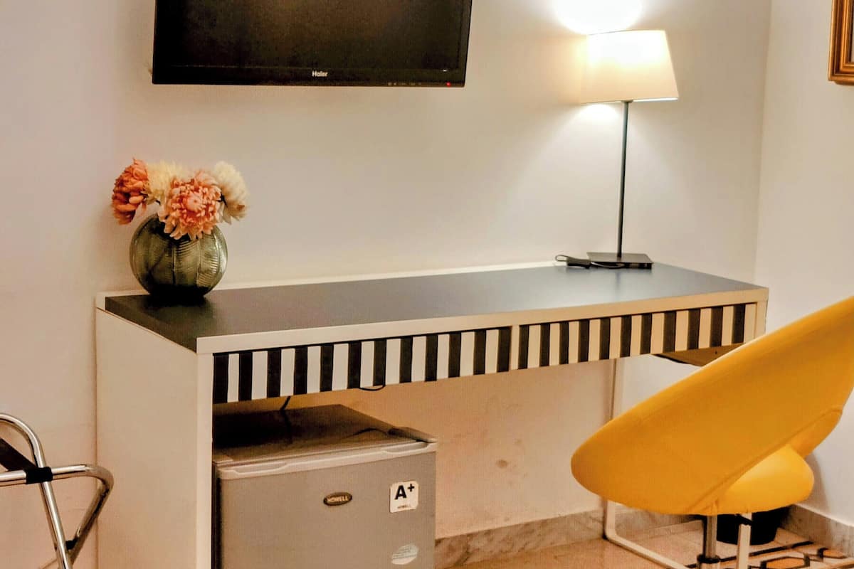 Chambre Double Deluxe, 1 grand lit, salle de bains attenante