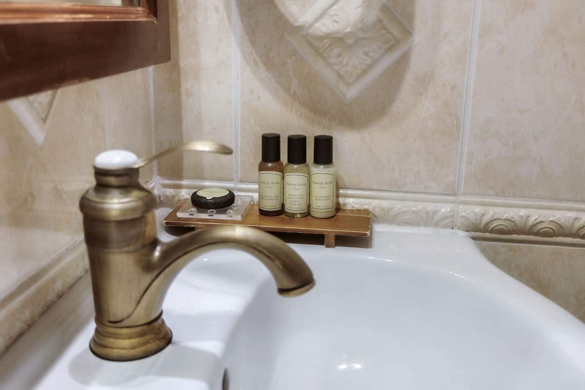 quadruple room | hypo-allergenic bedding, in-room safe, individually decorated, desk