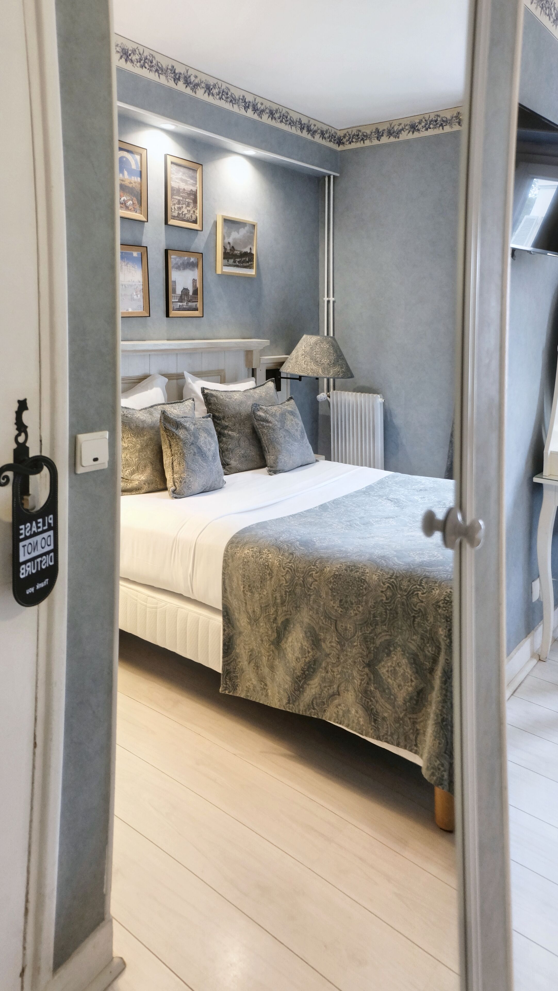 classic double room | hypo-allergenic bedding, in-room safe, individually decorated, desk