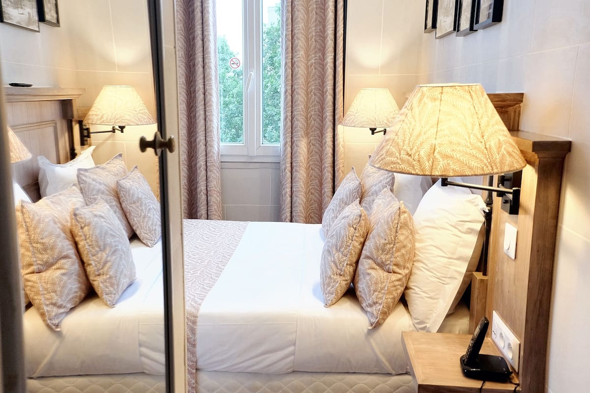 classic double room | hypo-allergenic bedding, in-room safe, individually decorated, desk