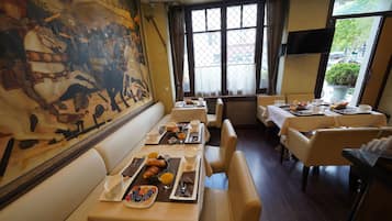 每日供應歐陸早餐 (每人 EUR10.90)