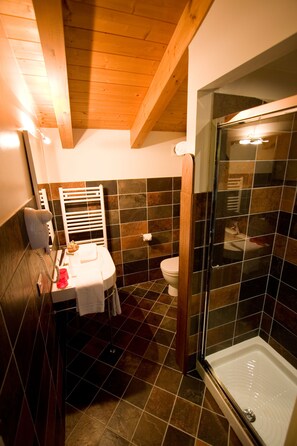 Comfort Double or Twin Room | Bathroom