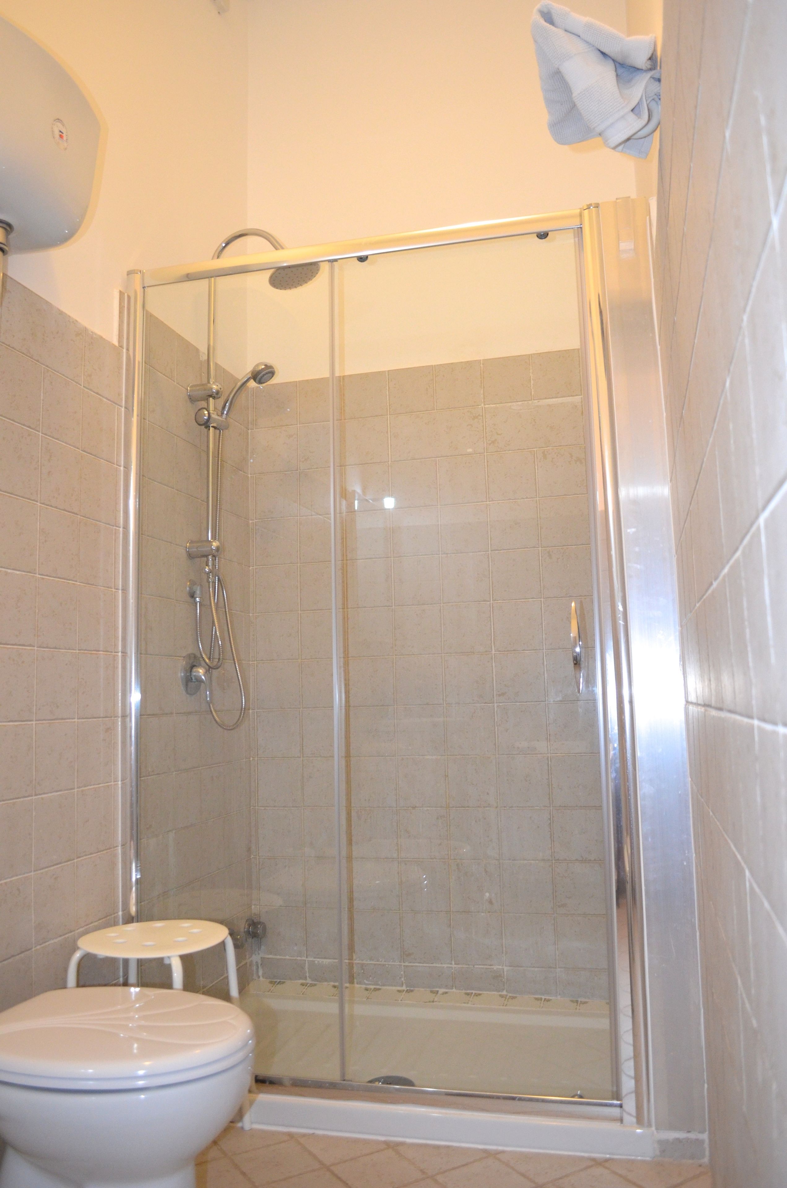 Chambre Double | Douche de la salle de bain