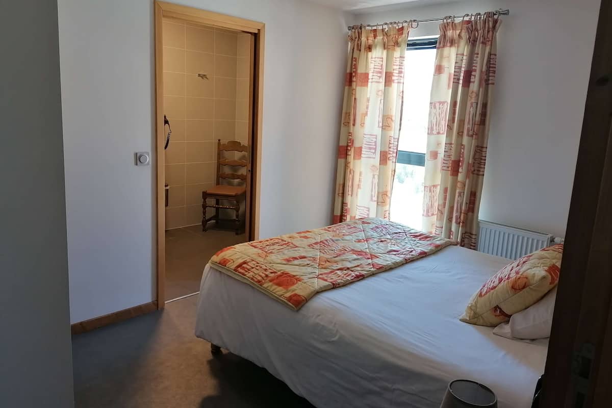 Standard Apartment, Berbilang Katil, Non Smoking, Kitchen | Peti besi dalam bilik, meja, langsir/tirai gelap terus, kalis bunyi