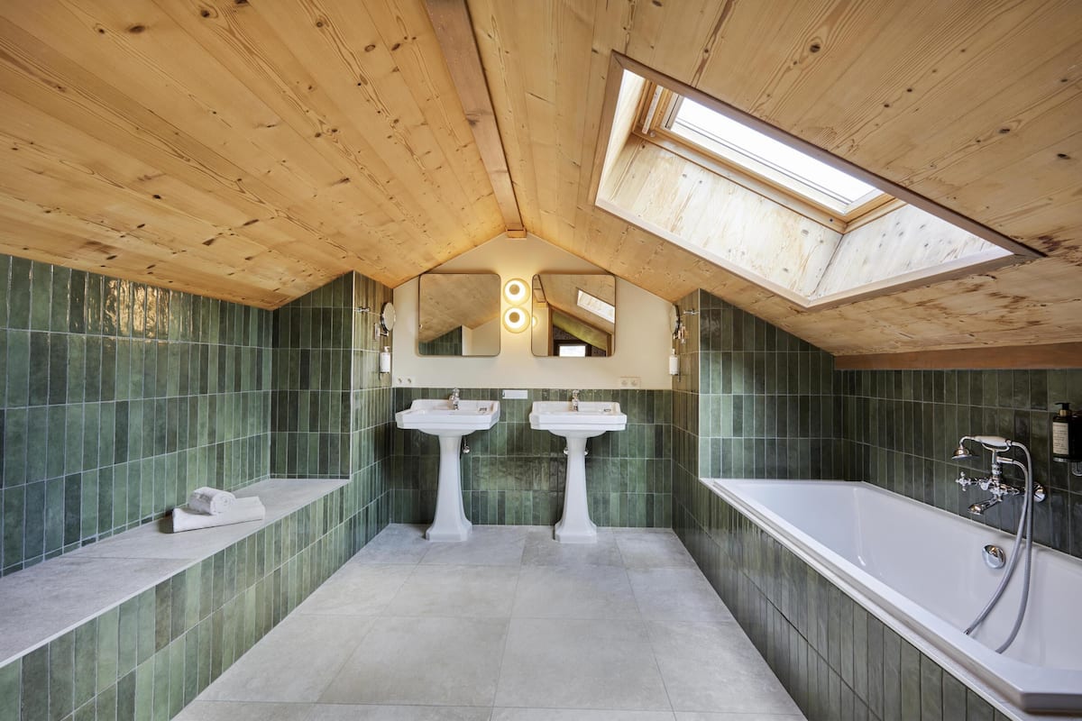 standard apartment, 1 queen bed, balcony, mountain view | bathroom | shower, free toiletries, hair dryer, towels