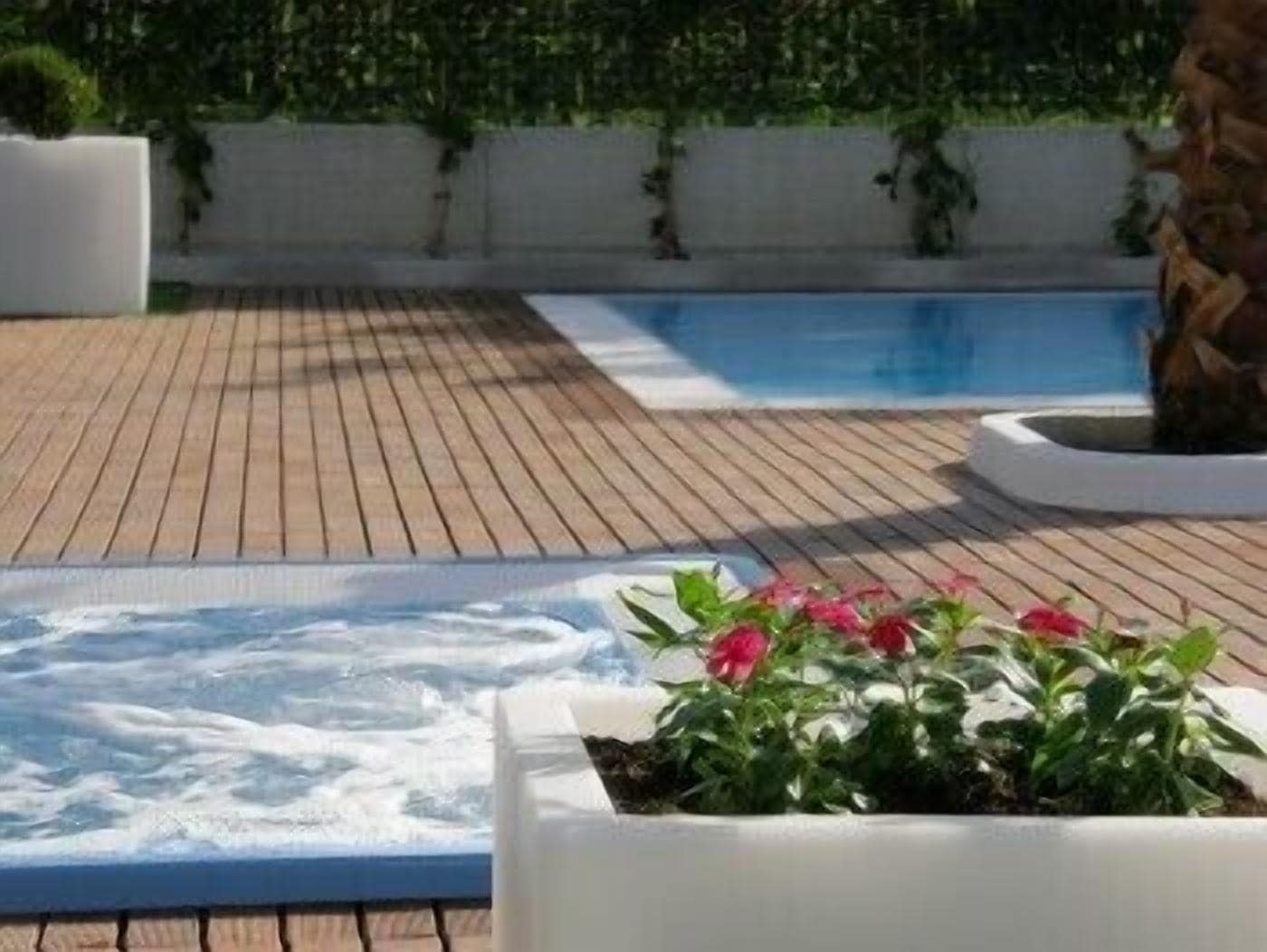 Bain à remous extérieur