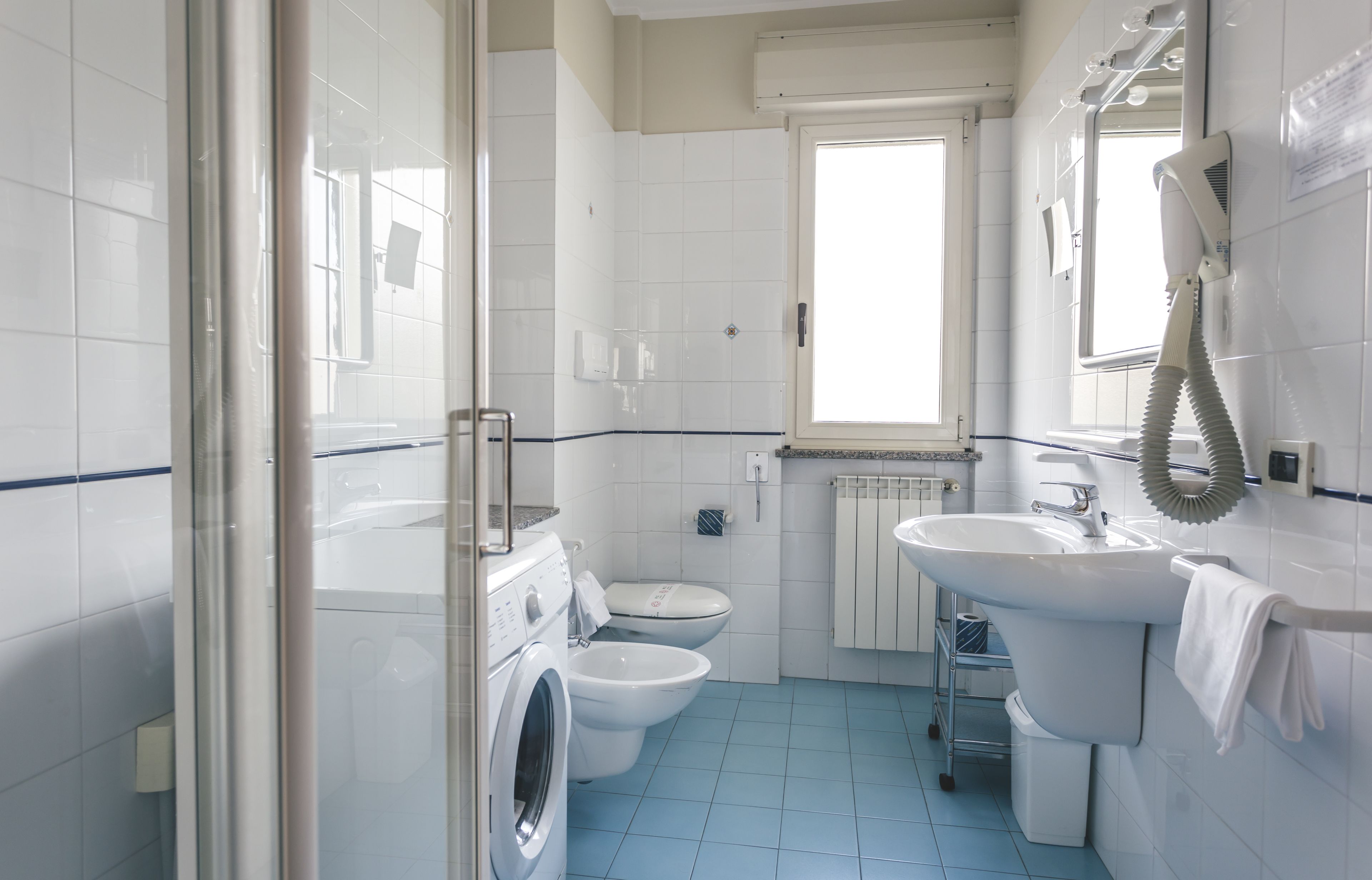 shower, rainfall showerhead, free toiletries, hair dryer