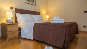 Studio | Hypo-allergenic bedding, down duvets, in-room safe, desk