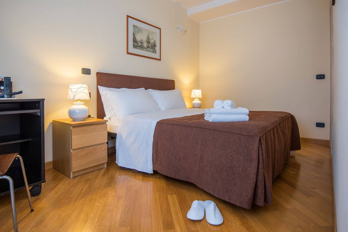 Hypo-allergenic bedding available, down comforters, in-room safe, desk