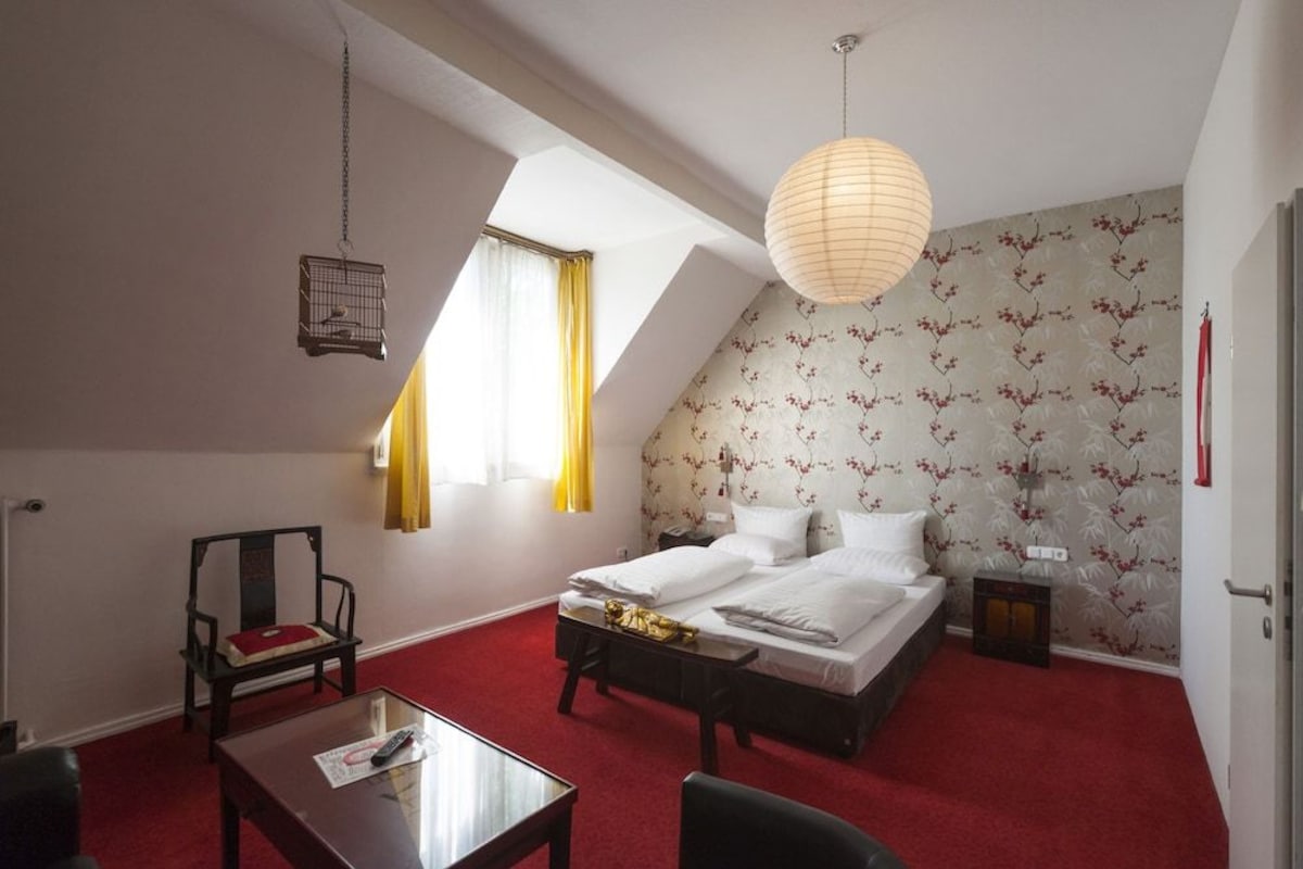 In-room safe, WiFi (free), individually decorated, bed sheets