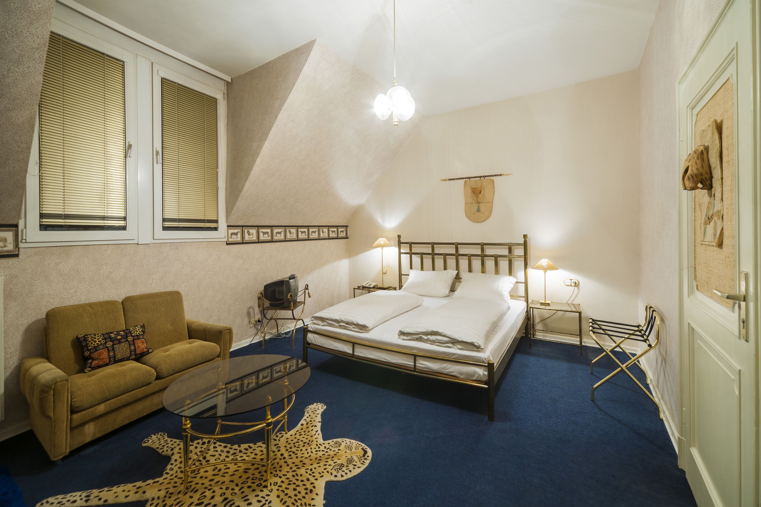 standard double room | in-room safe, individually decorated, free wifi, bed sheets