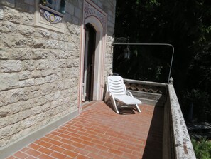 Habitación doble de lujo, 1 cama King size, Terraza, vista al lago | Balcón