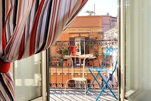 Chambre Double, 1 chambre, salle de bains attenante, dans la tour | Balcon