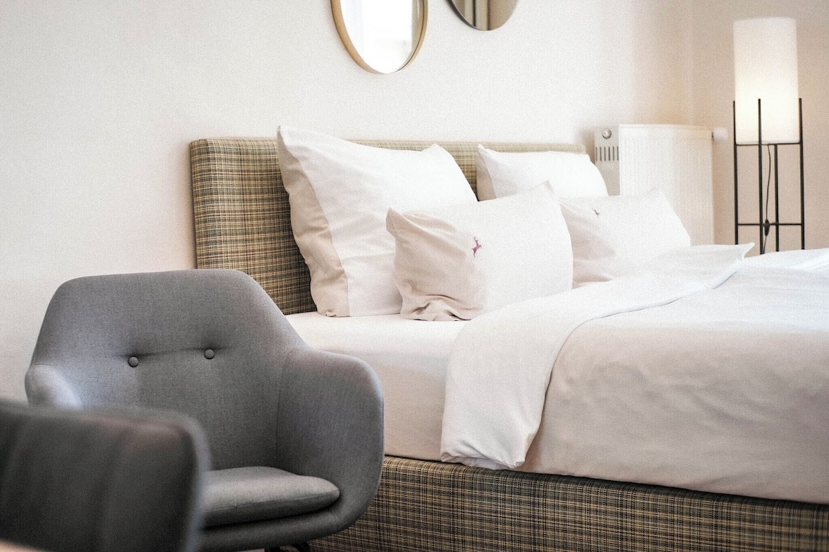 Standard Double Room, 1 King Bed, Non Smoking | Living area