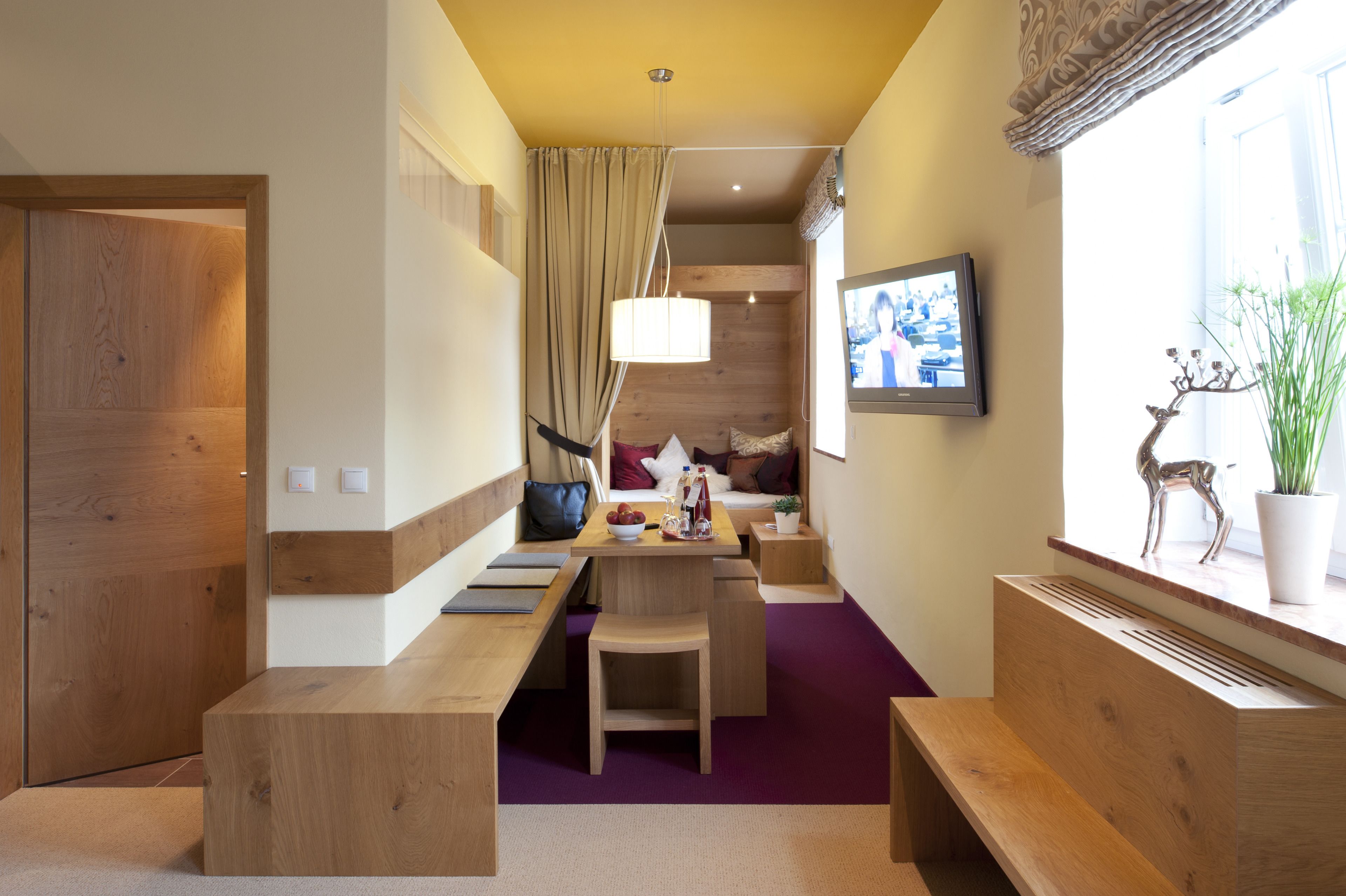 junior studio suite, 2 bedrooms, non smoking (alpin lodge) | living room | flat-screen tv