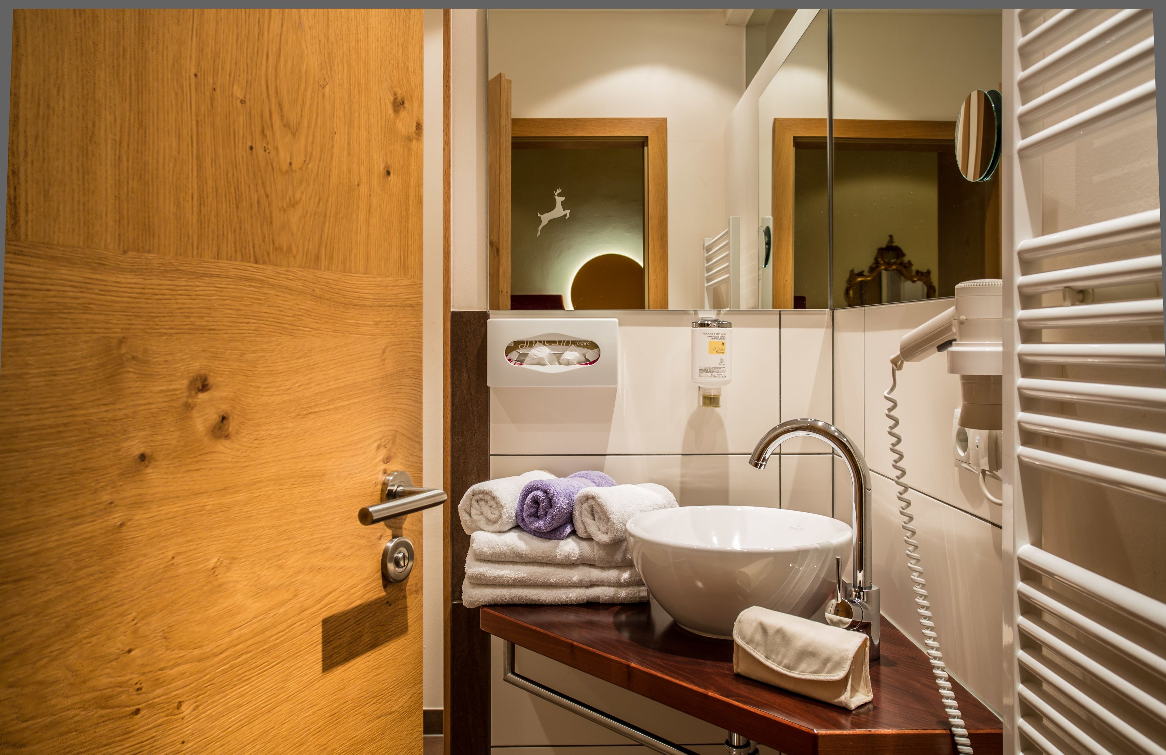 junior studio suite, 2 bedrooms, non smoking (alpin lodge) | 1 bedroom, premium bedding, individually decorated