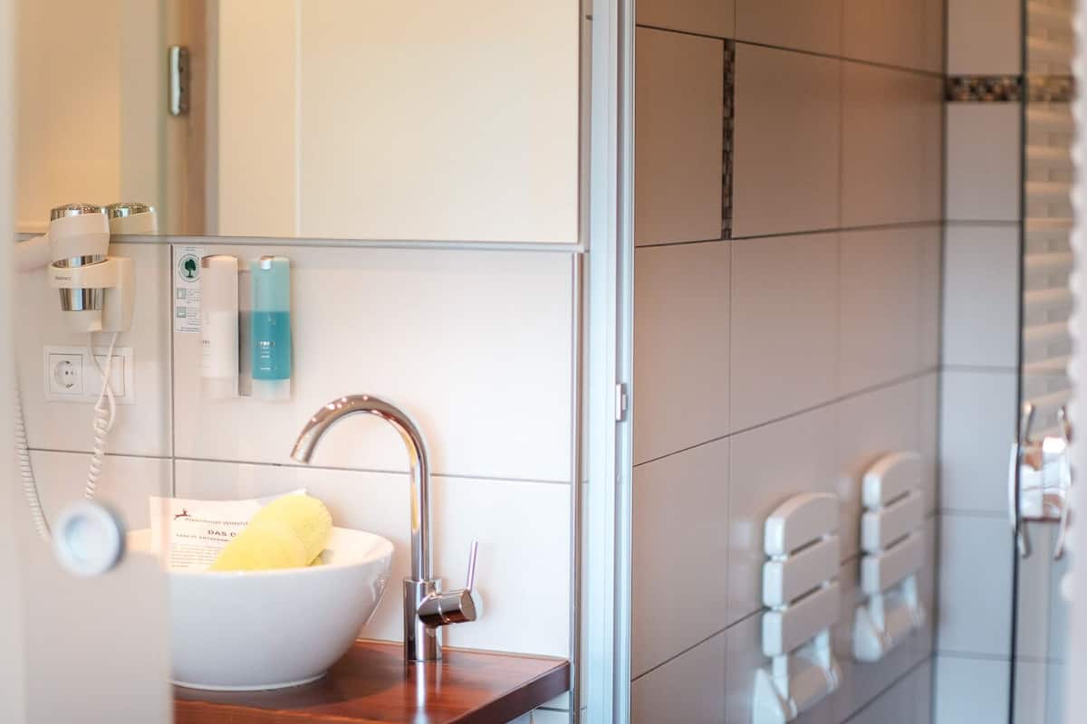 deluxe double room, non smoking | bathroom | shower, rainfall showerhead, designer toiletries, hair dryer