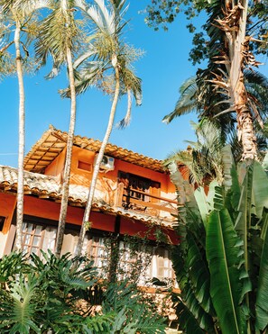 Fachada de la propiedad