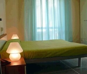Desk, laptop workspace, blackout curtains, free WiFi - Hotel Mignon Posta (Rapallo)