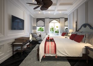 Family Triple Room, 1 Bedroom | Bar mini, peti besi dalam bilik, meja, kalis bunyi 