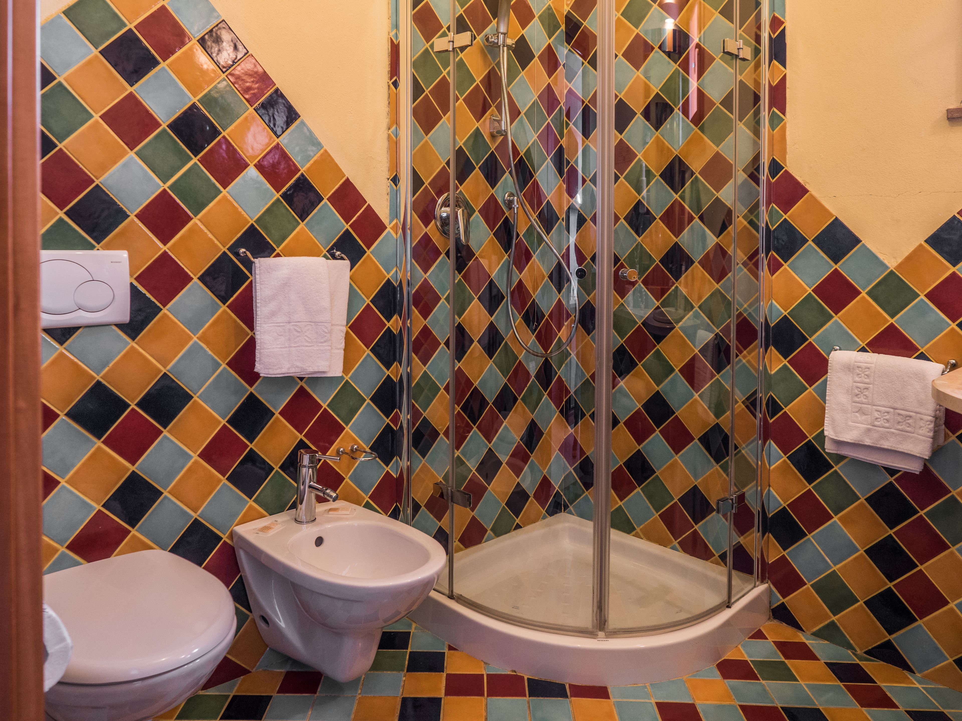 shower, free toiletries, hair dryer, bidet