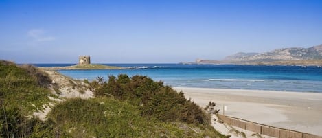 Perto da praia, areia branca 