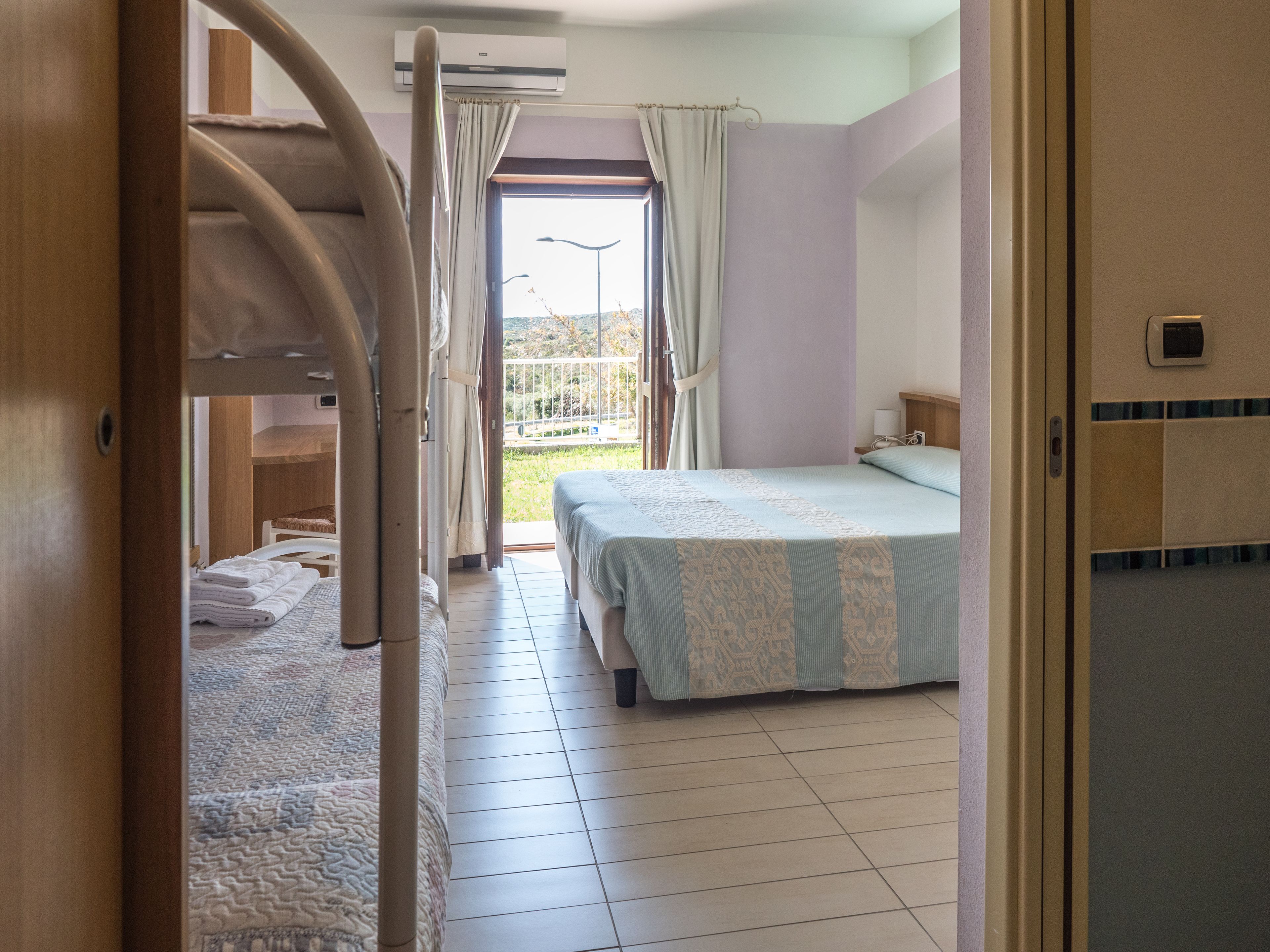 quadruple room | 1 bedroom, minibar, in-room safe, desk