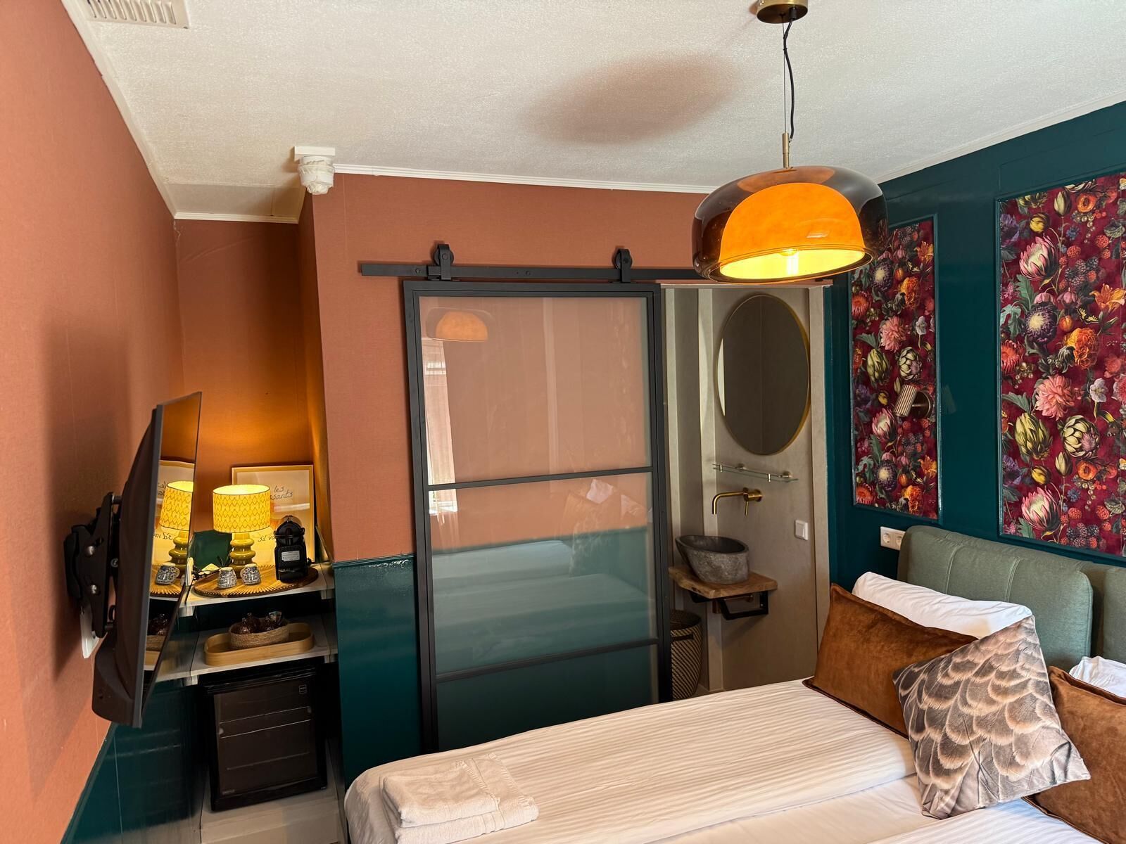 Dobbeltrom – deluxe | Allergitestet sengetøy, minibar, safe på rommet og strykejern/-brett