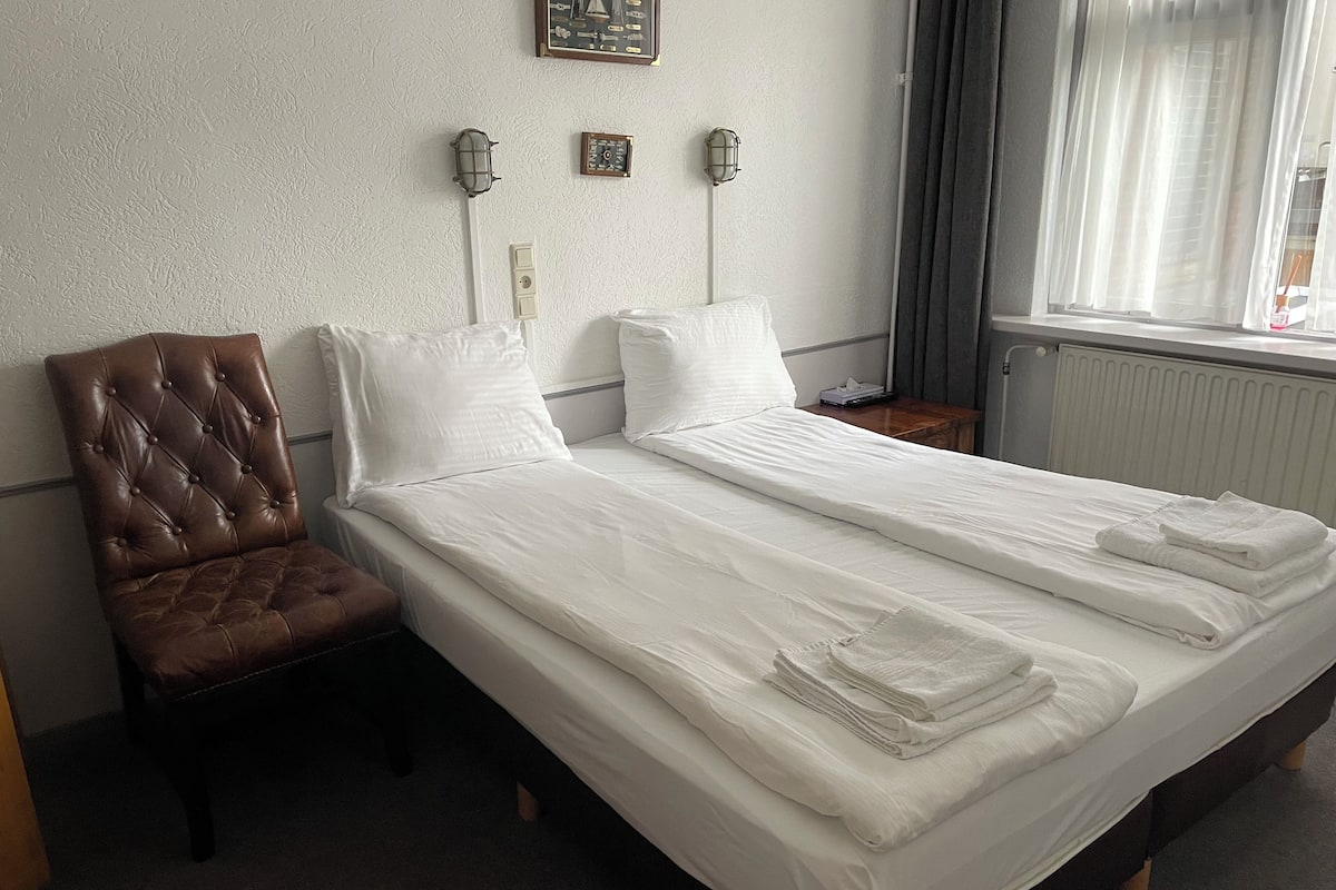 Standard Double Room, 1 Queen Bed | Hypo-allergenic bedding available, minibar, in-room safe
