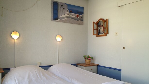 Standard Twin Room, 2 Twin Beds | Hypo-allergenic bedding available, minibar, in-room safe - Amadeus Hotel (Haarlem)