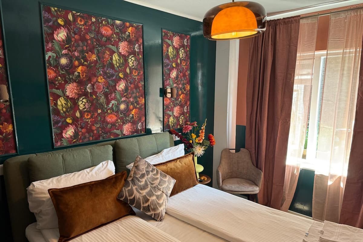 Deluxe Double Room | Hypo-allergenic bedding available, minibar, in-room safe