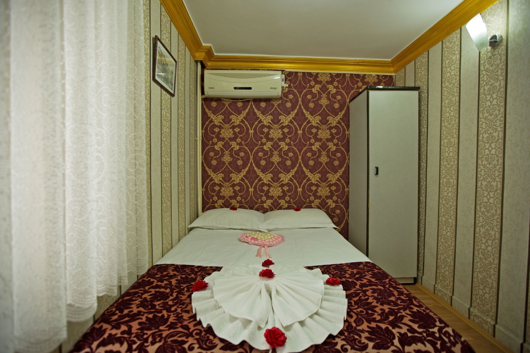 Egyptian cotton sheets, in-room safe, desk, soundproofing