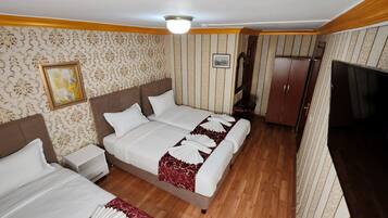 Egyptian cotton sheets, in-room safe, desk, soundproofing