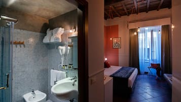 Chambre Quadruple Familiale, vue ville | Salle de bain