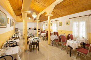 Daily to-go breakfast (EUR 7 per person) - Nea Metropolis (Thessaloniki)