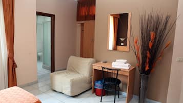 Doppel- oder Zweibettzimmer | Daunenbettdecken, Select-Comfort-Betten, Schreibtisch