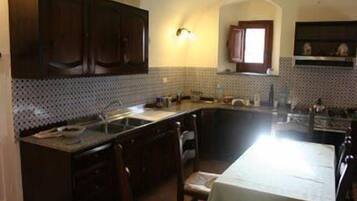 Daily full breakfast (EUR 3 per person)